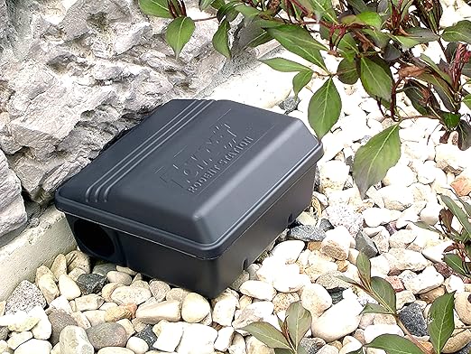 Tomcat Rodent Station, Includes 1 Rodent Station with 4 Bait Securing Rods and 1 Security Key - Fits Rat or Mouse Sized Traps (Baits & Traps Sold Separately) - Use Indoors or Outdoors (Pack of 4)