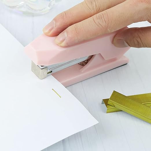 NatSumeBasics 3000 Yellow Gold Staples 26/6 Standard Colored Staple Refill for Desk Stapler, 1000 Per Pack, Total 3 Pack Staples (Yellow Gold)