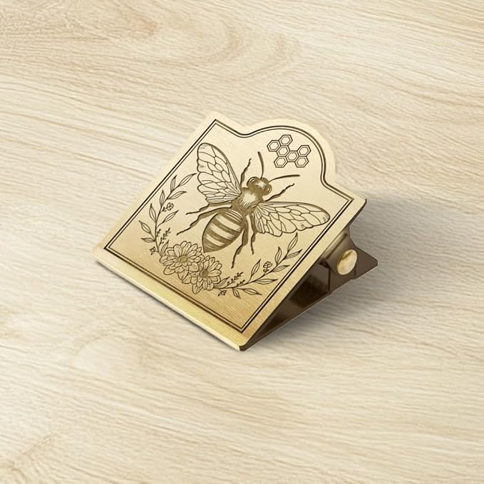 ANATTASOUL Travel Journal Clip Vintage Bee Wreath Metal Book Clips, Decorative Heavy Duty Journal Clips to Hold Journal Open for Notebook, Photo, Book, Paper, Bookmark, Office Kitchen Home DIY Use