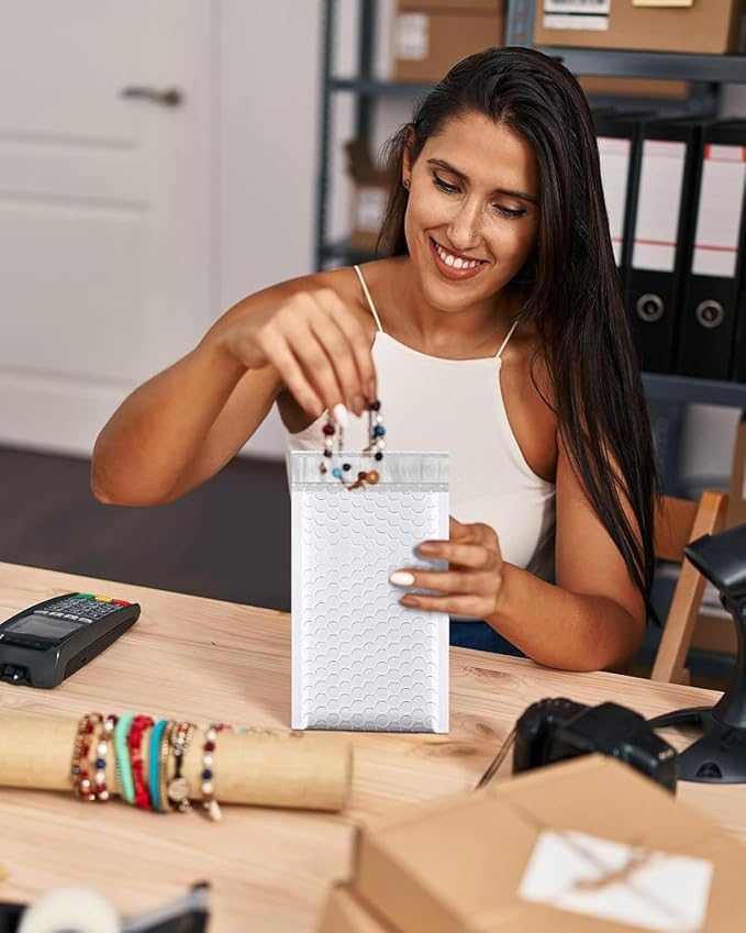 GSSUSA White Bubble Mailers 4x8 Small Padded Envelopes 800Pack | Usable Size 4x7 Inch Strong Adhesion Bubble Mailer Self-Seal Envelopes for Small Business