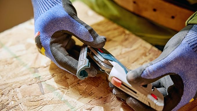 BOSCH H11-13000-1 Retractable Utility Knife | Optimal Cutting Performance, Cushioned Slide Button, Integrated Blade Storage - Includes 3 Blades