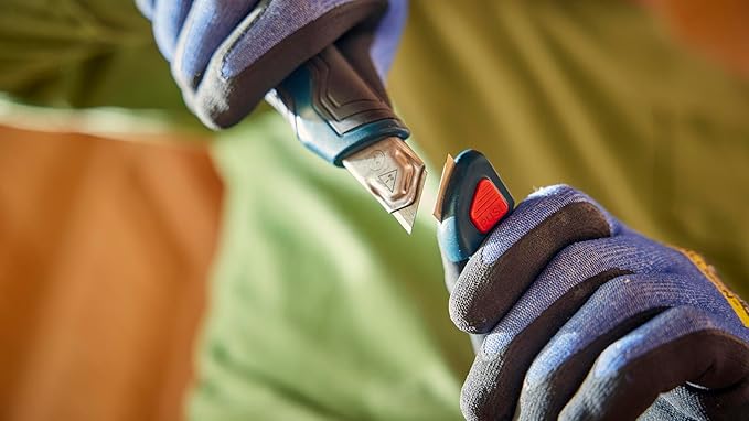 BOSCH H11-12100-1 18mm Snap-Off Utility Knife | Soft Grip, Slider Mechanism, and Integrated Blade Snap