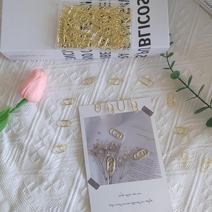100 Pack Love Heart Shaped Paper Clips, Mini Paperclips Papers, 0.8inch Small Paper Clips for Office School Home Desk Organizers (Gold)