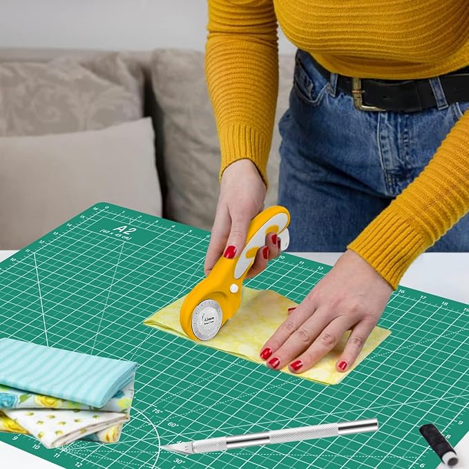 Rotary Cutter Set Green - Quilting Kit incl. 45mm Fabric Cutter, 5 Replacement Blades, A2 Cutting Mat, Acrylic Quilting Ruler, Sewing Clips, Craft Knife Set, Ideal for Crafting, Sewing, Patchworking