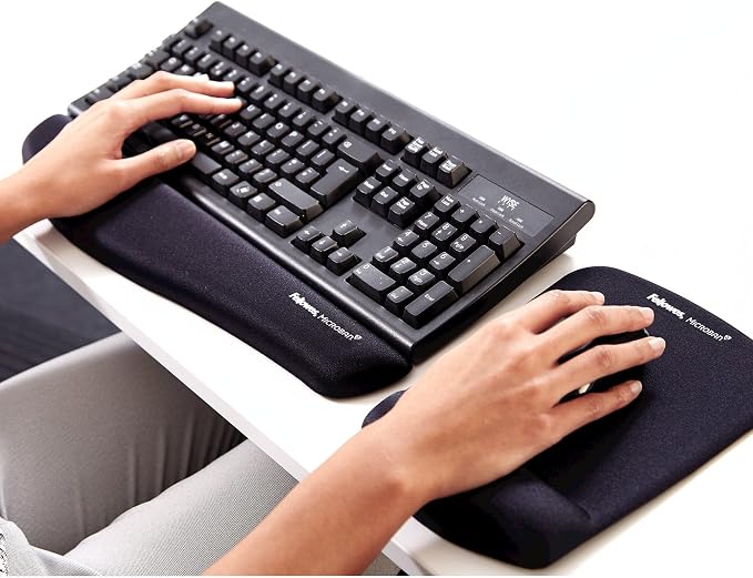 Fellowes PlushTouch Foam Mouse Pad Wrist Support - Black (9252001)