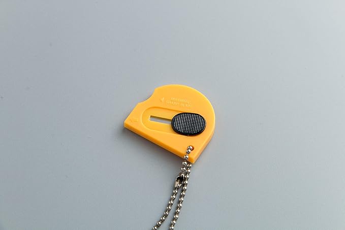 6 pack Mini Portable Utility Office Keychain with auto Retractable Blade Pocket Knives Letter Opener Small Box Cutter (MIX COLOUR 6PCS)